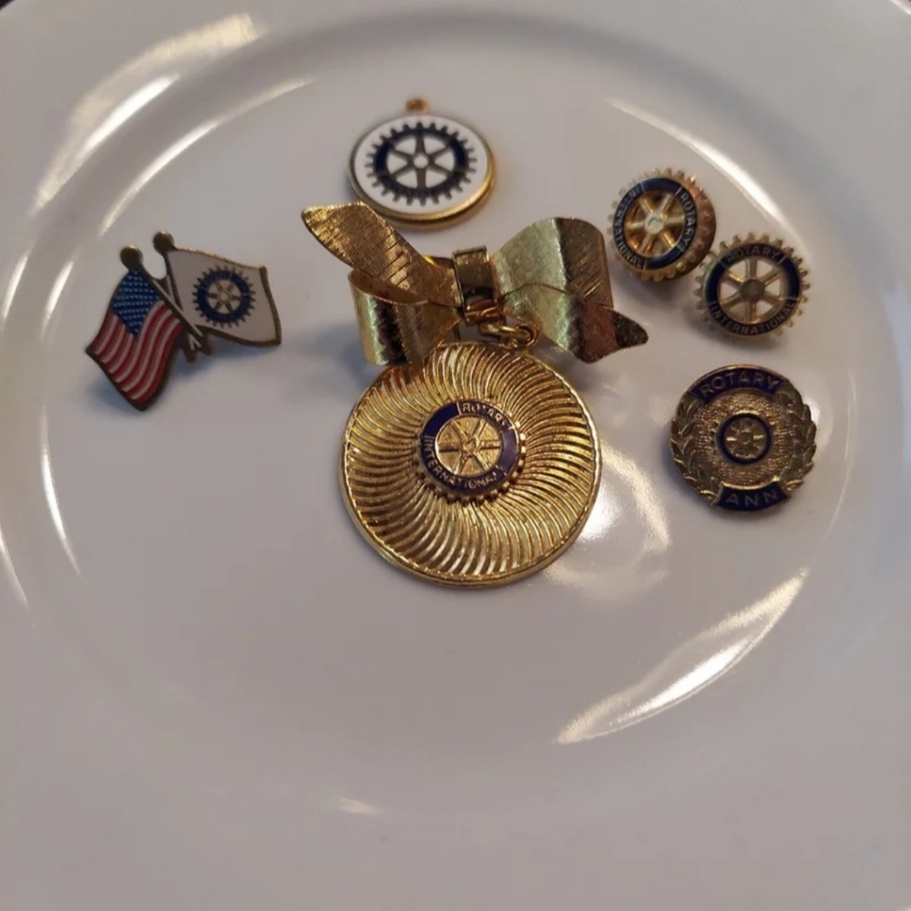 ROTARY PINS & KEYCHAIN CHARM 1960-70s NY State 6 total - 1 Gold Filled RARE!